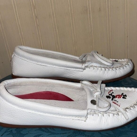 Minnetonka Women's Thunderbird Animikii Softsole Moccasin Flats - Picture 3 of 4